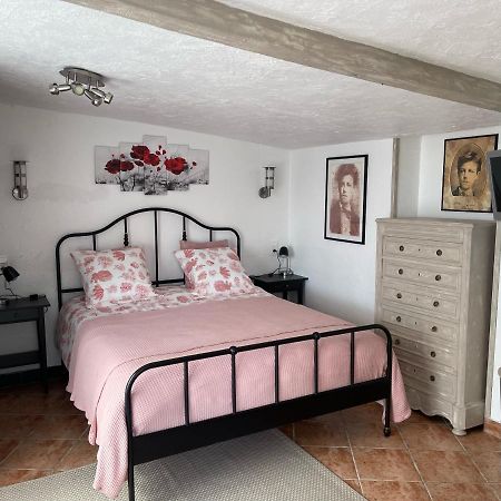 Bed and Breakfast Relais Des Tourterelles La Neuville-aux-Joutes Экстерьер фото